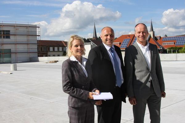 Neue Perspektiven für Emmendingen: Annette Hellwig, Oberbürgermeister Schlatterer, Stephan Moser (von links). Neue Perspektiven für Emmendingen: Annette Hellwig, Oberbürgermeister Schlatterer, Stephan Moser (von links).