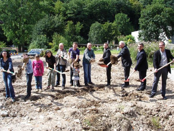 Jetzt geht`s los: Spatenstich am Maxhausweg Jetzt geht`s los: Spatenstich am Maxhausweg