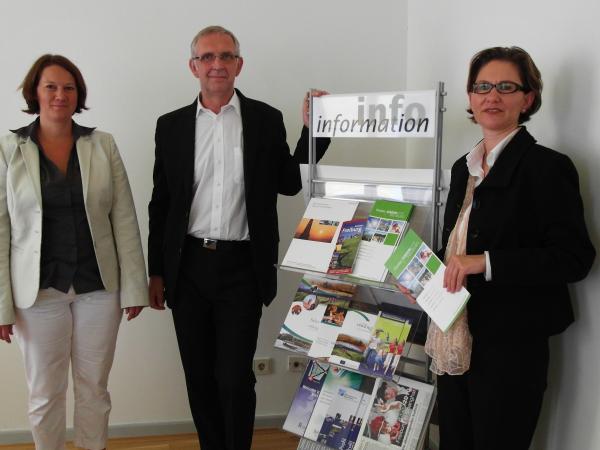 Erfolgsgeschichte: Bernd Dallmann mit Mitarbeiterin Franziska Pankow (links) und Sabine Weber-Loewe Erfolgsgeschichte: Bernd Dallmann mit Mitarbeiterin Franziska Pankow (links) und Sabine Weber-Loewe