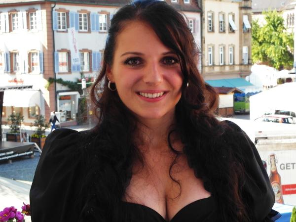 Die Breisgauer Weinprinzessin 2011/2012 Elvira Strecker Die Breisgauer Weinprinzessin 2011/2012 Elvira Strecker