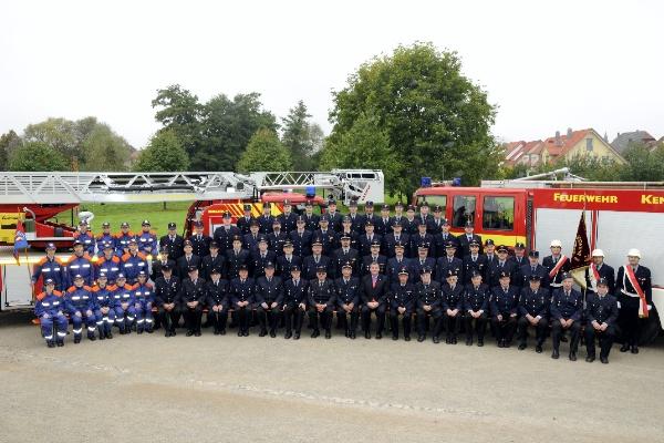 Die Feuerwehr Abt. Kenzingen mit Einsatzabteilung, Altersabteilung und Jugendfeuerwehr im Bürgerpark. Mit auf dem Foto ist der Schirmherr, Bürgermeister Matthias Guderjan.
Fotostudio Kaiser, Kenzingen
Die Feuerwehr Abt. Kenzingen mit Einsatzabteilung, Altersabteilung und Jugendfeuerwehr im Bürgerpark. Mit auf dem Foto ist der Schirmherr, Bürgermeister Matthias Guderjan.
Fotostudio Kaiser, Kenzingen