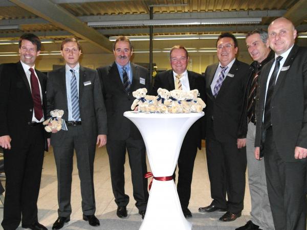 Die "Akteure" beim Wirtschaftsgespräch (von links): Frank Luem, Martin Ernst, Reinhold Kopfmann, Heinz-Rudolf Hagenacker, Hartwig Bußhardt, Michael Goby und Stefan Schlatterer Die "Akteure" beim Wirtschaftsgespräch (von links): Frank Luem, Martin Ernst, Reinhold Kopfmann, Heinz-Rudolf Hagenacker, Hartwig Bußhardt, Michael Goby und Stefan Schlatterer