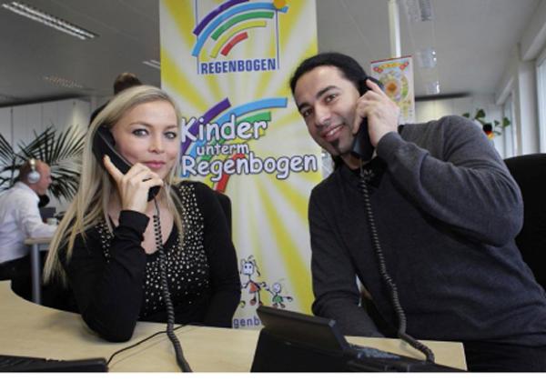 Bülent Ceylan und Regina Halmich am Spenden-Telefon.
Foto-Nachweis: Christoph Blüthner für Radio Regenbogen Bülent Ceylan und Regina Halmich am Spenden-Telefon.
Foto-Nachweis: Christoph Blüthner für Radio Regenbogen