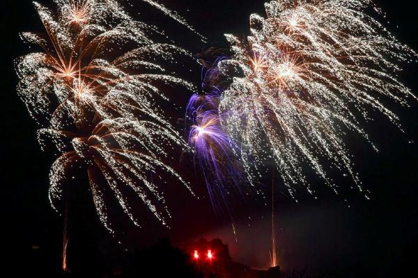 Burgfeuerwerk
Foto: Badenweiler Thermen & Touristik GmbH. Burgfeuerwerk
Foto: Badenweiler Thermen & Touristik GmbH.