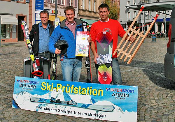 Freuen sich auf den Brettli-Märkt 2012 (von links): Bernd Böhm (Intersport Bührer), Marcel Jundt (1. Vorsitzender der Initiative Einzelhandel) und Frank Gerspacher (Intersport Bührer). Freuen sich auf den Brettli-Märkt 2012 (von links): Bernd Böhm (Intersport Bührer), Marcel Jundt (1. Vorsitzender der Initiative Einzelhandel) und Frank Gerspacher (Intersport Bührer).