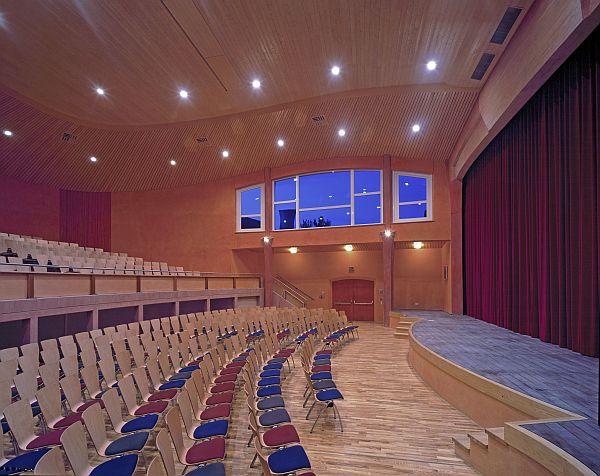 Die Aula der Waldorfschule Schopfheim wurde von dem Architekten John C. Ermel Die Aula der Waldorfschule Schopfheim wurde von dem Architekten John C. Ermel