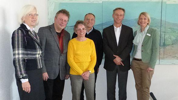 Von links nach rechts:
Oberbürgermeisterin Gudrun Heute-Bluhm, Martin Fischer, Franziska Kaliebe, Werner Karg, Bürgermeister Dr. Michael Wilke und Personalratsvorsitzende Claudia Sambale-Lebus, Von links nach rechts:
Oberbürgermeisterin Gudrun Heute-Bluhm, Martin Fischer, Franziska Kaliebe, Werner Karg, Bürgermeister Dr. Michael Wilke und Personalratsvorsitzende Claudia Sambale-Lebus,