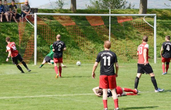 T. Litsch (16) trifft zum 1:0 für den FCK (Min. 8) T. Litsch (16) trifft zum 1:0 für den FCK (Min. 8)
