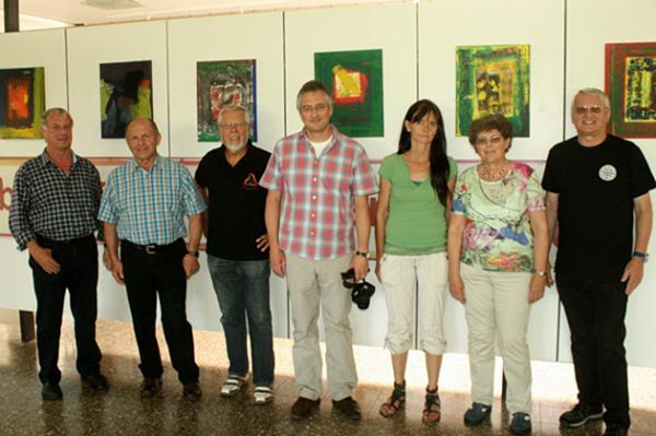 Sportabzeichenverleihung Eduard-Spranger-Schule.
Von links: Helge Gutting (TBE), Heinz Sillmann (Ortsvorsteher Wasser), Wolfgang Göke (TBE), Stephan Hiller (Rektor Eduard-Spranger-Schule), Irmela Koepp und Gerda Heitzler (Lehrerinnen Eduard-Spranger-Schule) und Dieter Wätzig (TBE) Sportabzeichenverleihung Eduard-Spranger-Schule.
Von links: Helge Gutting (TBE), Heinz Sillmann (Ortsvorsteher Wasser), Wolfgang Göke (TBE), Stephan Hiller (Rektor Eduard-Spranger-Schule), Irmela Koepp und Gerda Heitzler (Lehrerinnen Eduard-Spranger-Schule) und Dieter Wätzig (TBE)