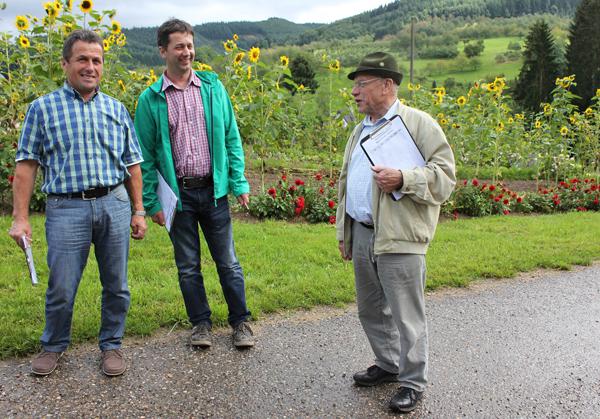 Das Bild zeigt von links nach rechts die Jurymitglieder Ortsvorsteher Karl Gieringer, Markus Flach und Meinrad Müller.
Photo: Monika Fischer/Stadt Oberkirch Das Bild zeigt von links nach rechts die Jurymitglieder Ortsvorsteher Karl Gieringer, Markus Flach und Meinrad Müller.
Photo: Monika Fischer/Stadt Oberkirch