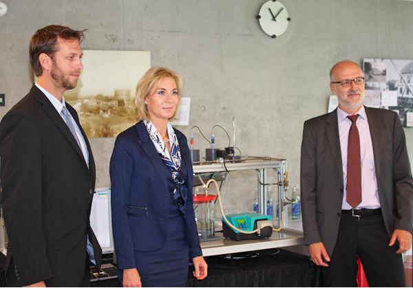 Die Referenten Dr. Kilian Bartholomé (Fraunhofer IPM), Prof. Dr. Christiane Zell (Hochschule Offenburg) und Dietmar Maier (Nahverkehrsberatung Südwest) Die Referenten Dr. Kilian Bartholomé (Fraunhofer IPM), Prof. Dr. Christiane Zell (Hochschule Offenburg) und Dietmar Maier (Nahverkehrsberatung Südwest)
