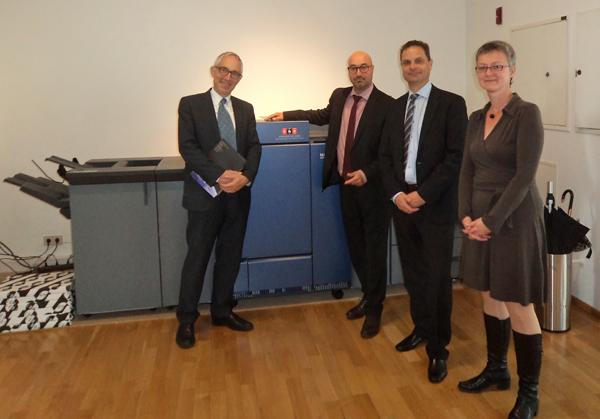 Beate Behrens (Wirtschaftsförderin der Stadt Villingen-Schwenningen) und Oberbürgermeister Dr. Rupert Kubon mit Herrn Krupka (Geschäftsführer der Kunze und Ritter GmbH) und Herrn Stahl (Niederlassungsleiter der Kunze und Ritter GmbH). Beate Behrens (Wirtschaftsförderin der Stadt Villingen-Schwenningen) und Oberbürgermeister Dr. Rupert Kubon mit Herrn Krupka (Geschäftsführer der Kunze und Ritter GmbH) und Herrn Stahl (Niederlassungsleiter der Kunze und Ritter GmbH).