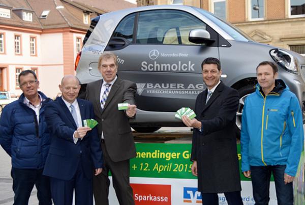 Tombola der "Emmendinger Gesundheitstage":
Von links: Jürgen Kern (Vorstand der Pro8Vital Emmendingen e.V.), Jürgen Dreher (AOK Emmendingen), Hans-Dieter Bauer (Bauer AG Versicherungsmakler), Jürgen Henninger (Geschäftsführer Autohaus Schmolck) und Joachim Rosenfelder (Lehrer Eduard-Spranger-Schule) Tombola der "Emmendinger Gesundheitstage":
Von links: Jürgen Kern (Vorstand der Pro8Vital Emmendingen e.V.), Jürgen Dreher (AOK Emmendingen), Hans-Dieter Bauer (Bauer AG Versicherungsmakler), Jürgen Henninger (Geschäftsführer Autohaus Schmolck) und Joachim Rosenfelder (Lehrer Eduard-Spranger-Schule)