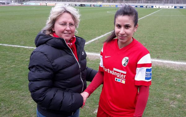 SC-Managerin Birgit Bauer (li.) und Hasret Kayikci. SC-Managerin Birgit Bauer (li.) und Hasret Kayikci.