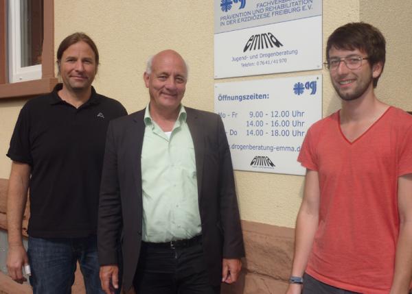 Von links: emma Einrichtungsleiter Marco Kneisel-Chiriatti, Alexander Schoch MdL, emma Praktikant Thomas Schätzle.