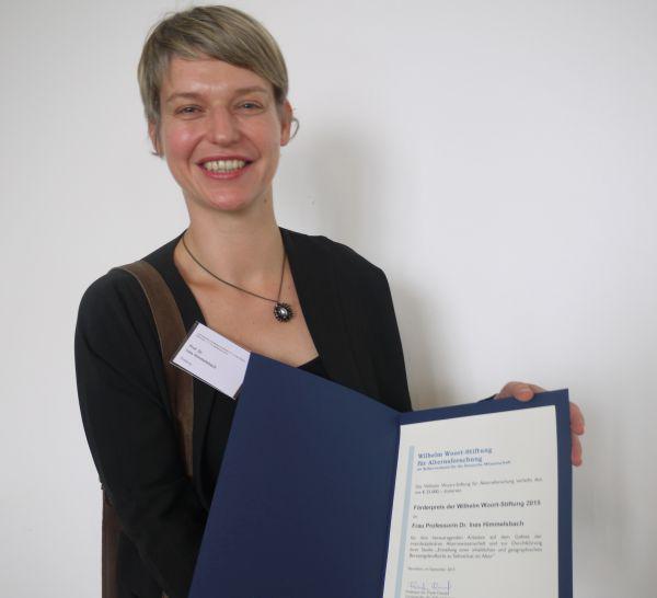 Prof. Dr. Ines Himmelsbach mit der Urkunde
Marilen Macher/ Deutsches Stiftungszentrum GmbH Prof. Dr. Ines Himmelsbach mit der Urkunde
Marilen Macher/ Deutsches Stiftungszentrum GmbH