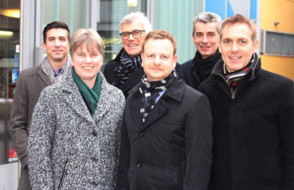 Felix Ebner, Innocel Innovations-Center Lörrach GmbH, Marion Ziegler-Jung, Wirtschaftsförderin und Geschäftsführerin der Innocel Innovations-Center Lörrach GmbH, Markus Muffler Geschäftsführer der Burghof GmbH, Alexander Maas, Geschäftsführer der Wirtschaftsregion Südwest GmbH, Thomas Nostadt, Geschäftsführer der Städtischen Wohnbaugesellschaft Lörrach GmbH und Oberbürgermeister Jörg Lutz. (v. li.) Felix Ebner, Innocel Innovations-Center Lörrach GmbH, Marion Ziegler-Jung, Wirtschaftsförderin und Geschäftsführerin der Innocel Innovations-Center Lörrach GmbH, Markus Muffler Geschäftsführer der Burghof GmbH, Alexander Maas, Geschäftsführer der Wirtschaftsregion Südwest GmbH, Thomas Nostadt, Geschäftsführer der Städtischen Wohnbaugesellschaft Lörrach GmbH und Oberbürgermeister Jörg Lutz. (v. li.)