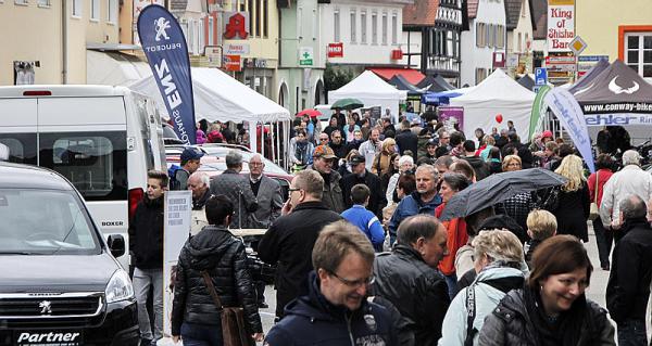 Verkaufsoffener Sonntag mit Rad- und Bikermarkt in Herbolzheim

REGIOTRENDS-Foto: Reinhard Laniot