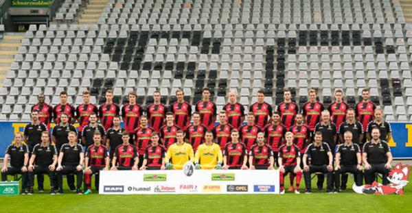 Mannschaftsfoto SC Freiburg 2016/2017 - Obere Reihe von links: Karim Guédé, Mensur Mujdža, Florian Niederlechner, Janik Haberer, Çaǧlar Söyüncü, Marc Torrejón, Julian Schuster, Amir Falahen, Håvard Nielsen, Marc Oliver Kempf, Jonas Meffert, Jonas Föhrenbach, Christian Günther, Manuel Gulde.
Mittlere Reihe: Mannschaftsarzt Dr. Thorsten Hammer, Mannschaftsarzt Dr. Gerrit Bode, Zeugwart Max Beckmann, Busfahrer Stefan Spohn, Aleksandar lgnjovski, Lukas Kübler, Nicolas Höfler, Maximilian Philipp, Mike Frantz, Vincenzo Grifo, Onur Bulut, Trainer Christian Streich, Co-Trainer Lars Voßler, Co-Trainer Patrick Baier.
Vordere Reihe: Physiotherapeut Uwe Vetter, Physiotherapeut Markus Behrens, Physiotherapeut Torge Schwarz, Amir Abrashi, Pascal Stenzel, Charles Elie Laprevotte, Alexander Schwolow, Patric Klandt, Lucas Hufnagel, Philipp Zulechner, Mats Møller Dæhli, Torwarttrainer Andreas Kronenberg, Athletiktrainer Simon Ickert, Physiotherapeut Florian Mack.
Es fehlen: Nils Petersen, Sebastian Kerk. Mannschaftsfoto SC Freiburg 2016/2017 - Obere Reihe von links: Karim Guédé, Mensur Mujdža, Florian Niederlechner, Janik Haberer, Çaǧlar Söyüncü, Marc Torrejón, Julian Schuster, Amir Falahen, Håvard Nielsen, Marc Oliver Kempf, Jonas Meffert, Jonas Föhrenbach, Christian Günther, Manuel Gulde.
Mittlere Reihe: Mannschaftsarzt Dr. Thorsten Hammer, Mannschaftsarzt Dr. Gerrit Bode, Zeugwart Max Beckmann, Busfahrer Stefan Spohn, Aleksandar lgnjovski, Lukas Kübler, Nicolas Höfler, Maximilian Philipp, Mike Frantz, Vincenzo Grifo, Onur Bulut, Trainer Christian Streich, Co-Trainer Lars Voßler, Co-Trainer Patrick Baier.
Vordere Reihe: Physiotherapeut Uwe Vetter, Physiotherapeut Markus Behrens, Physiotherapeut Torge Schwarz, Amir Abrashi, Pascal Stenzel, Charles Elie Laprevotte, Alexander Schwolow, Patric Klandt, Lucas Hufnagel, Philipp Zulechner, Mats Møller Dæhli, Torwarttrainer Andreas Kronenberg, Athletiktrainer Simon Ickert, Physiotherapeut Florian Mack.
Es fehlen: Nils Petersen, Sebastian Kerk.