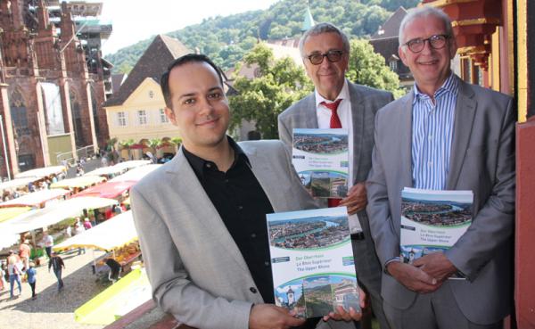 Bildband "Der Oberhein" - Von links: Daniel Charhouli, Jean Klinkert und Bernd Dallmann
Foto: FWTM Bildband "Der Oberhein" - Von links: Daniel Charhouli, Jean Klinkert und Bernd Dallmann
Foto: FWTM