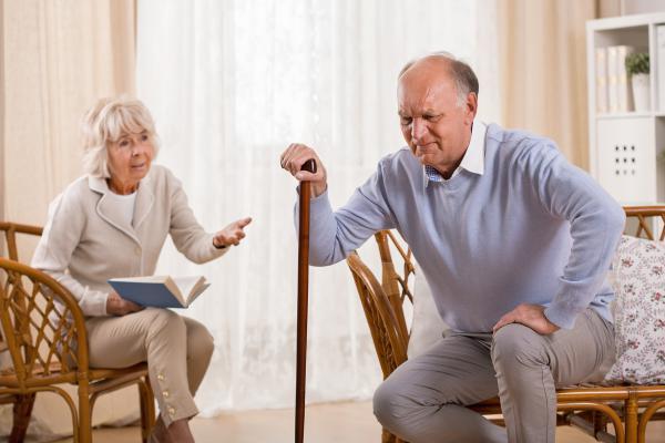 Bei Menschen mit bestehender Herzschwäche zeigen sich die typischen Symptome eines Eisenmangels wie Müdigkeit, Erschöpfung, Leistungsabfall und Luftnot besonders stark.
Quelle: iStock/Senioren/djd/eisen-netzwerk.de Bei Menschen mit bestehender Herzschwäche zeigen sich die typischen Symptome eines Eisenmangels wie Müdigkeit, Erschöpfung, Leistungsabfall und Luftnot besonders stark.
Quelle: iStock/Senioren/djd/eisen-netzwerk.de