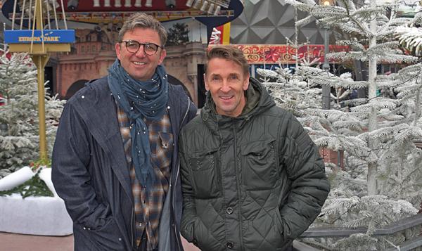 Hans Sigl und Mark Keller im weihnachtlich geschmückten Europa-Park. Hans Sigl und Mark Keller im weihnachtlich geschmückten Europa-Park.