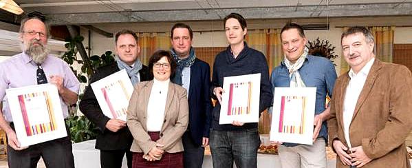 Sechs Weinhotels am Kaiserstuhl ausgezeichnet - Von links: Engelbert Hau (Kapuzinergarten, Breisach),Rüdiger Baptist (Adler, Königschaffhausen), Annette Senn (Projektteam Badische Weinstraße), Michael Meier (Geschäftsführer Naturgarten Kaiserstuhl GmbH), Stephen Schandelmeier (Winzerstube, Ihringen), Peter Ambs (Sonne, Wasenweiler), Reiner Gehr (Posthotel Kreuz-Post, Burkheim). Sechs Weinhotels am Kaiserstuhl ausgezeichnet - Von links: Engelbert Hau (Kapuzinergarten, Breisach),Rüdiger Baptist (Adler, Königschaffhausen), Annette Senn (Projektteam Badische Weinstraße), Michael Meier (Geschäftsführer Naturgarten Kaiserstuhl GmbH), Stephen Schandelmeier (Winzerstube, Ihringen), Peter Ambs (Sonne, Wasenweiler), Reiner Gehr (Posthotel Kreuz-Post, Burkheim).