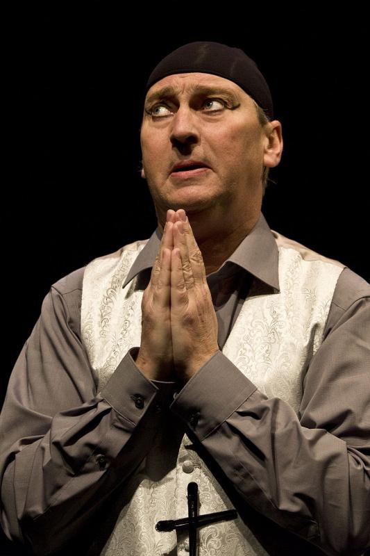 2. Februar: Bernd Lafrenz „Die lustigen Weiber von Windsor“ - Solo-Komödie nach Shakespeare
Foto: Olympia-Sprenger-Hamburg 2. Februar: Bernd Lafrenz „Die lustigen Weiber von Windsor“ - Solo-Komödie nach Shakespeare
Foto: Olympia-Sprenger-Hamburg