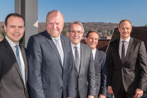 Jahres-Pressegespräch der Volksbank Breisgau Nord e.G. - Von links: Generalbevollmächtigter Patrick Heil, Vorstand Martin Reichenbach, Vorstand Markus Singler, Vorstandssprecher Karl-Heinz Dreher, Generalbevollmächtigter Fritz Schultis.