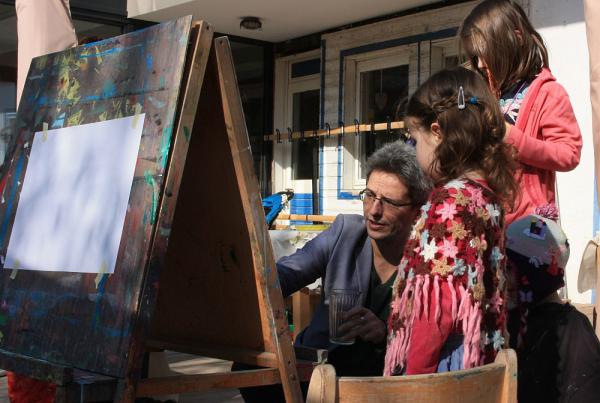 Vorbereitungen Kinderkunst-Ausstellung (1./2. April) gehen in die Endphase - Offenburger Künstler Martin Sander besuchte die Schneckenhaus-Kinder

Foto: Freie Kita Schneckenhaus