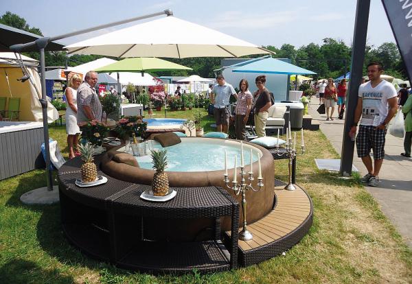 18. bis 20. August: 2. Gartenfestival am Wasserschloss Inzlingen - 80 Aussteller aus gesamtem Bundesgebiet, Österreich und den Niederlanden
Foto: SüMa Maier Messen Märkte und Events GmbH 18. bis 20. August: 2. Gartenfestival am Wasserschloss Inzlingen - 80 Aussteller aus gesamtem Bundesgebiet, Österreich und den Niederlanden
Foto: SüMa Maier Messen Märkte und Events GmbH