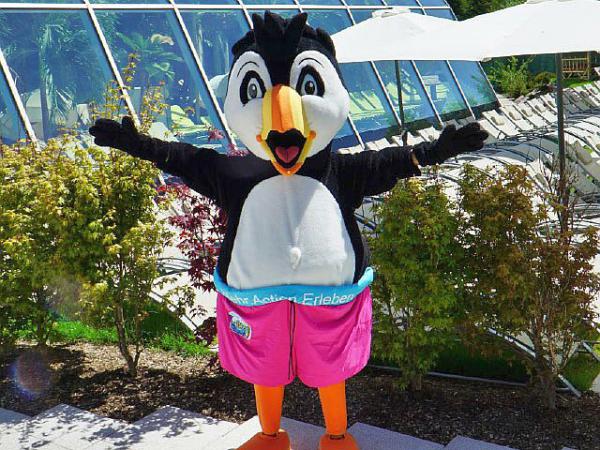 26. August: Familienfest im Rutschenbereich Galaxy Schwarzwald - Mit Clowns & Maskottchen durch die Galaxie
Maskottchen Galaxino
Foto: Badeparadies Schwarzwald 26. August: Familienfest im Rutschenbereich Galaxy Schwarzwald - Mit Clowns & Maskottchen durch die Galaxie
Maskottchen Galaxino
Foto: Badeparadies Schwarzwald