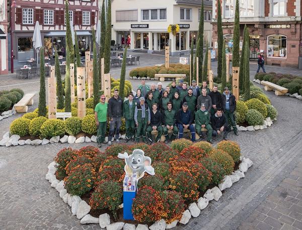 Der dekorierte Sonnenplatz in Lahr mit den Gärtnern des Europa-Parks.

Foto: Europa-Park