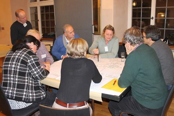 30. November: Zweites Folgetreffen der Bürgerwerkstatt - Zweistündiger Workshop im Bürgersaal des Rathauses
Foto: Stadt Ettenheim 30. November: Zweites Folgetreffen der Bürgerwerkstatt - Zweistündiger Workshop im Bürgersaal des Rathauses
Foto: Stadt Ettenheim