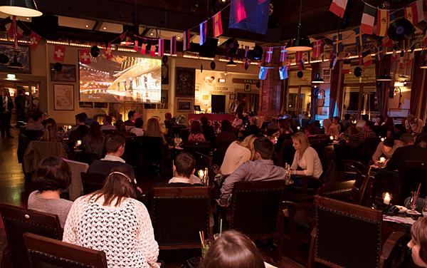 Wer holt die 12 Punkte am 12. Mai?
In der Bar Colosseo des gleichnamigen Europa-Park Hotels findet die Public Viewing Party zur 63. Auflage des Eurovision Song Contests statt. Wer holt die 12 Punkte am 12. Mai?
In der Bar Colosseo des gleichnamigen Europa-Park Hotels findet die Public Viewing Party zur 63. Auflage des Eurovision Song Contests statt.