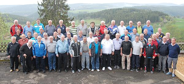 Fünf inhaltsreiche Tage verbrachten die 51 Schiedsrichtersenioren auf Einladung des SBFV im Sporthotel „Haus Sonnhalde“ in Saig am Titisee.
Foto: Fred-Jürgen Becker
Fünf inhaltsreiche Tage verbrachten die 51 Schiedsrichtersenioren auf Einladung des SBFV im Sporthotel „Haus Sonnhalde“ in Saig am Titisee.
Foto: Fred-Jürgen Becker