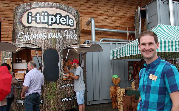 Premiere gelungen: Schwarzwälder Handwerkermarkt. "i-Tüpfele"-Chef Manuel Sontheimer (rechts) freute sich über das rege Interesse bei seinem Erlebnistag Premiere gelungen: Schwarzwälder Handwerkermarkt. "i-Tüpfele"-Chef Manuel Sontheimer (rechts) freute sich über das rege Interesse bei seinem Erlebnistag