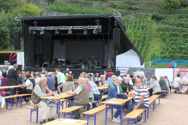 Schwarzwald feiert Südtirol: Kastelruther Spatzen in Glottertal begeistert gefeiert!
Vor dem Konzert Schwarzwald feiert Südtirol: Kastelruther Spatzen in Glottertal begeistert gefeiert!
Vor dem Konzert