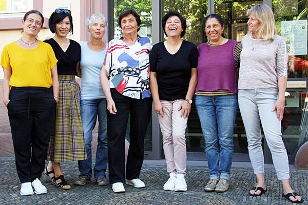 Internationale Frauen Kunstgruppe Rot, 2018 (von links): Gül Keetman, Rie Takeda, Heike Gohres, Nurit Bakaus, Ana Pereira-Naundorf, Carmen Luna, Ingrid Petrie

Bildquelle: Leah Houy  