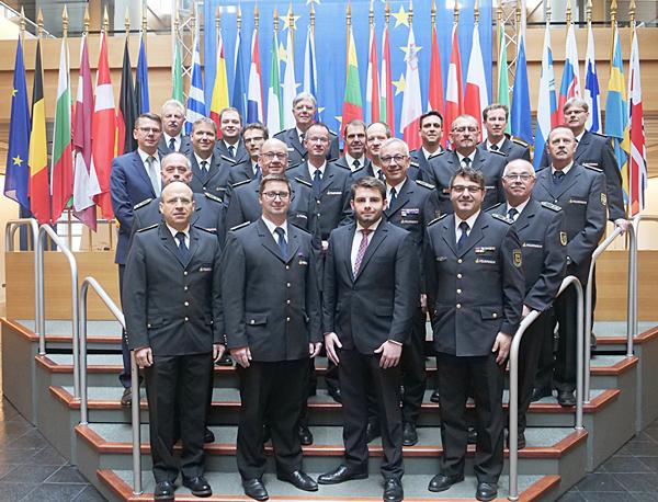Die Kreisbrandmeister aus Baden-Württemberg, die zu Gast in der Ortenau waren, besuchten auch das Europäische Parlament in Straßburg.
Foto: Landratsamt Ortenaukreis
Die Kreisbrandmeister aus Baden-Württemberg, die zu Gast in der Ortenau waren, besuchten auch das Europäische Parlament in Straßburg.
Foto: Landratsamt Ortenaukreis