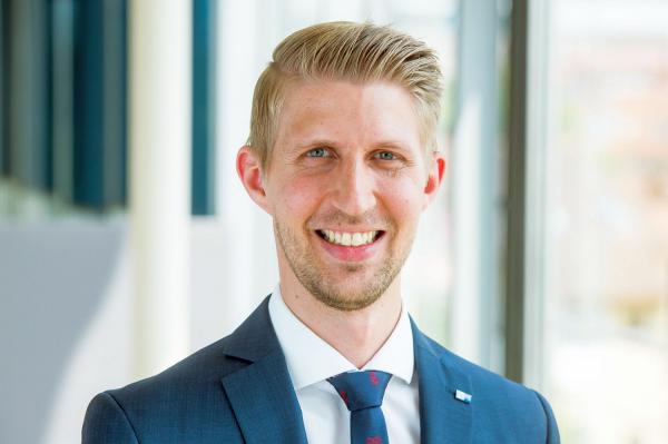 7. September: Kostenloses IHK-Berufsprofiling in Offenburg - Kompetenz-Test für Ausbildungsberufe und Studienbereiche.
Andreas Klöble (IHK Südlicher Oberrhein) empfiehlt jungen Leuten das IHK-Berufsprofiling zur beruflichen Orientierung.
Foto: IHK Südlicher Oberrhein 7. September: Kostenloses IHK-Berufsprofiling in Offenburg - Kompetenz-Test für Ausbildungsberufe und Studienbereiche.
Andreas Klöble (IHK Südlicher Oberrhein) empfiehlt jungen Leuten das IHK-Berufsprofiling zur beruflichen Orientierung.
Foto: IHK Südlicher Oberrhein