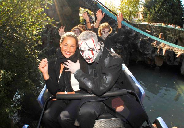 28. September bis 3. November: Erschrecken, Zittern und Gruseln - Gespenstischer Halloween-Spaß im Europa-Park.
Überall in Deutschlands größtem Freizeitpark treiben unheimliche Gestalten ihr Unwesen.
Foto: Europa-Park 28. September bis 3. November: Erschrecken, Zittern und Gruseln - Gespenstischer Halloween-Spaß im Europa-Park.
Überall in Deutschlands größtem Freizeitpark treiben unheimliche Gestalten ihr Unwesen.
Foto: Europa-Park