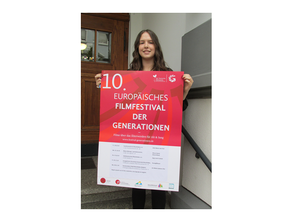 Die neue Bundesfreiwillige des Bürgertreffpunktes Gambrinus, Isabelle Heiler, ist von der Idee des Filmvestivals der Generationen begeistert und freut sich auf die Filmabende in Rheinfelden. 