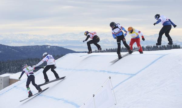 Wintersport: Weltspitze der Skispringer, Snowboard- und Skicrosser im Hochschwarzwald.
FIS Snowboard Cross Weltcup am Feldberg.
Foto: Hochschwarzwald Tourismus GmbH Wintersport: Weltspitze der Skispringer, Snowboard- und Skicrosser im Hochschwarzwald.
FIS Snowboard Cross Weltcup am Feldberg.
Foto: Hochschwarzwald Tourismus GmbH