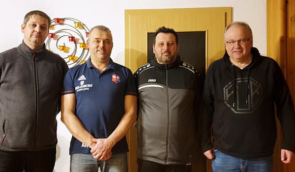 Von links: Markus Striegel (1. Vorsitzender SV Ottoschwanden), Achim Reinbold (Spielausschussvorsitzender SV Ottoschwanden), Trainer Roberto Palermo, Dieter Reinbold (1. Vorsitzender SC Freiamt)
Bild: SGFO
Von links: Markus Striegel (1. Vorsitzender SV Ottoschwanden), Achim Reinbold (Spielausschussvorsitzender SV Ottoschwanden), Trainer Roberto Palermo, Dieter Reinbold (1. Vorsitzender SC Freiamt)
Bild: SGFO