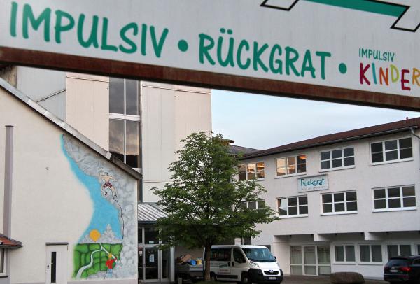Rückgrat - Sport und Gesundheit
Am Sportfeld 21,79312 Emmendingen
Telefon: 07641/48873
www.rueckgrat-emmendingen.de
Rückgrat - Sport und Gesundheit
Am Sportfeld 21,79312 Emmendingen
Telefon: 07641/48873
www.rueckgrat-emmendingen.de