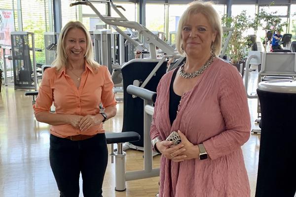 Sabine Wölfle (r) zu Besuch im INJOY Sports- & Wellnessclub Emmendingen Sabine Wölfle (r) zu Besuch im INJOY Sports- & Wellnessclub Emmendingen