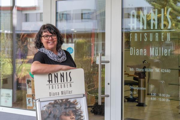 Anni‘s Frisuren | Inhaberin Diana Müller
Schillerstraße 21/2, 79312 Emmendingen, Telefon 07641/42440