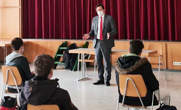 Schüler in Denzlingen trotzen Corona.
SPD-Bundestagsabgeordneter Fechner besuchte Ruth-Cohn-Schule.

Foto: Büro Johannes Fechner