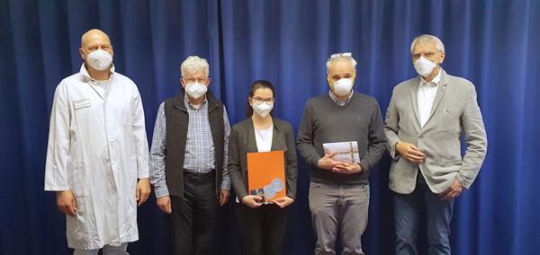 V.li.: Prof. Dr. Thomas Reinhard, Prof. Dr. Lutz Hansen, Dr. Stefaniya Boneva, Prof. Daniel Böhringer, Dr. Rainer Dünzen 

Bildrechte: Privat/Universitätsklinikum Freiburg